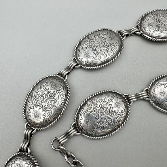 Elegant Silver Women's Belt - Picture 5 of 9